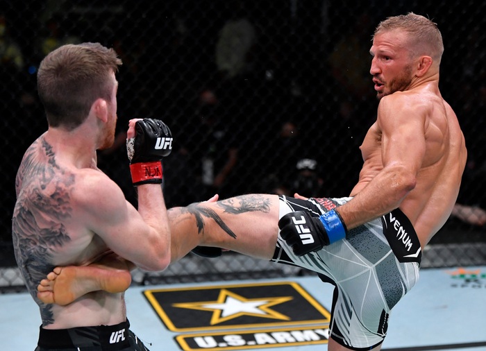 Cựu vương T.J Dillashaw giành chiến thắng nghẹt thở trong ngày trở lại, lập tức đòi tranh đai - Ảnh 7.