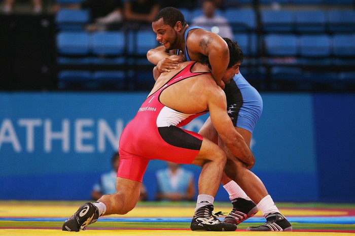 Daniel Cormier: Từ việc suýt mất mạng tại Olympic cho đến những chiếc đai vô địch ở UFC - Ảnh 3.