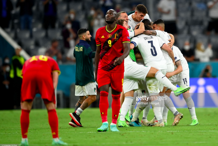 Fan Bỉ bật khóc sau thất bại trước Ý - Ảnh 5.