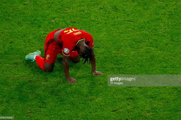Fan Bỉ bật khóc sau thất bại trước Ý - Ảnh 7.