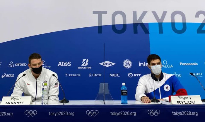 VĐV Mỹ khó chịu ra mặt khi chứng kiến người Nga giành huy chương tại Olympic Tokyo 2020 - Ảnh 3.
