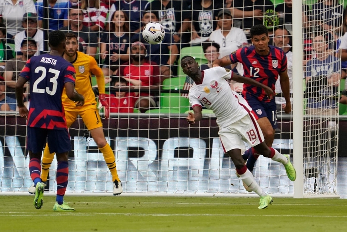 Đội trưởng đá hỏng phạt đền, Qatar thất bại cay đắng 0-1 trước Mỹ ở bán kết Gold Cup - Ảnh 2.