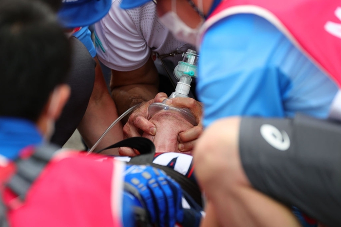 Kinh hoàng khoảnh khắc tay đua BMX bị đồng nghiệp chèn qua người, phải nhập viện khẩn cấp ở Olympic 2020 - Ảnh 7.