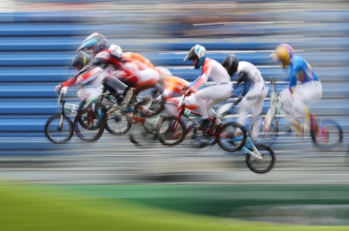Kinh hoàng khoảnh khắc tay đua BMX bị đồng nghiệp chèn qua người, phải nhập viện khẩn cấp ở Olympic 2020 - Ảnh 9.