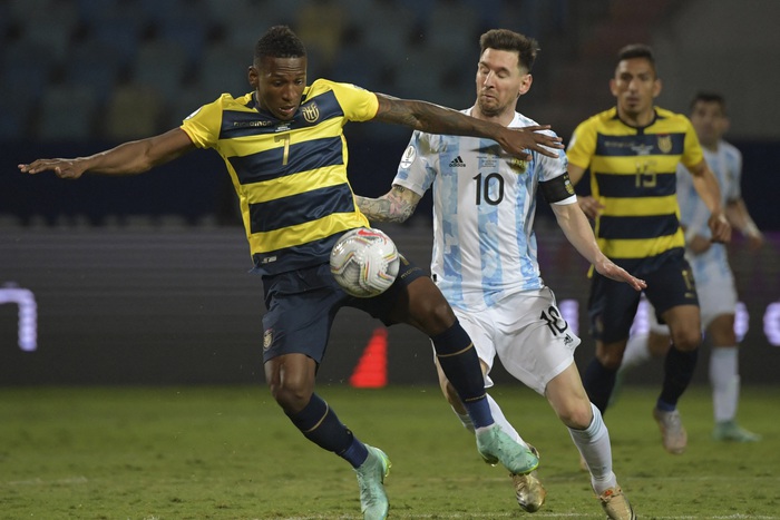 Messi rực sáng đưa Argentina vào bán kết Copa America - Ảnh 4.