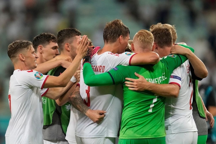 Ảnh: Niềm hạnh phúc vô bờ của các cầu thủ Đan Mạch khi giành quyền vào chơi trận bán kết Euro 2020 - Ảnh 4.
