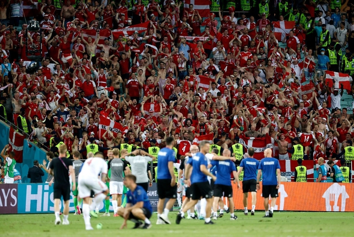 Ảnh: Niềm hạnh phúc vô bờ của các cầu thủ Đan Mạch khi giành quyền vào chơi trận bán kết Euro 2020 - Ảnh 1.