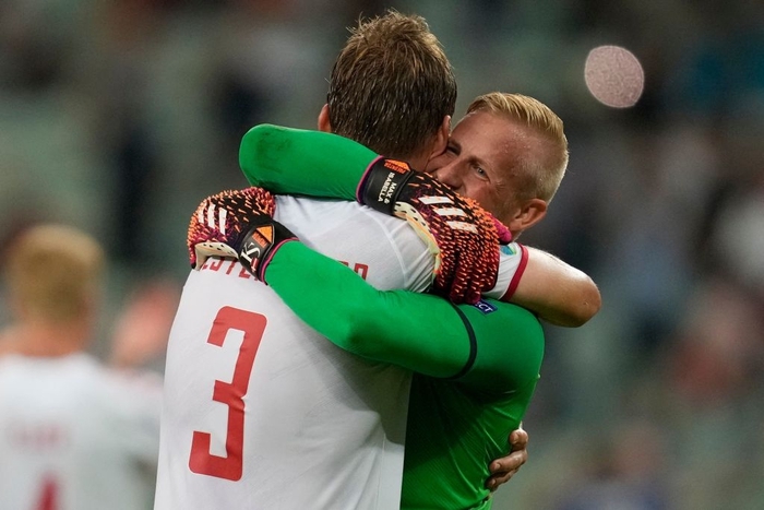 Ảnh: Niềm hạnh phúc vô bờ của các cầu thủ Đan Mạch khi giành quyền vào chơi trận bán kết Euro 2020 - Ảnh 2.