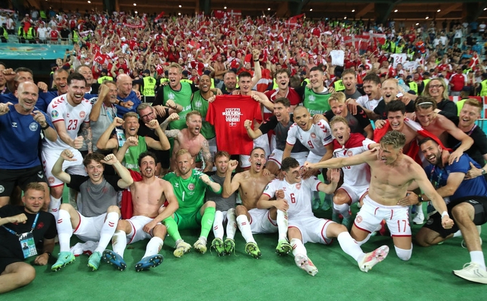 Ảnh: Niềm hạnh phúc vô bờ của các cầu thủ Đan Mạch khi giành quyền vào chơi trận bán kết Euro 2020 - Ảnh 6.