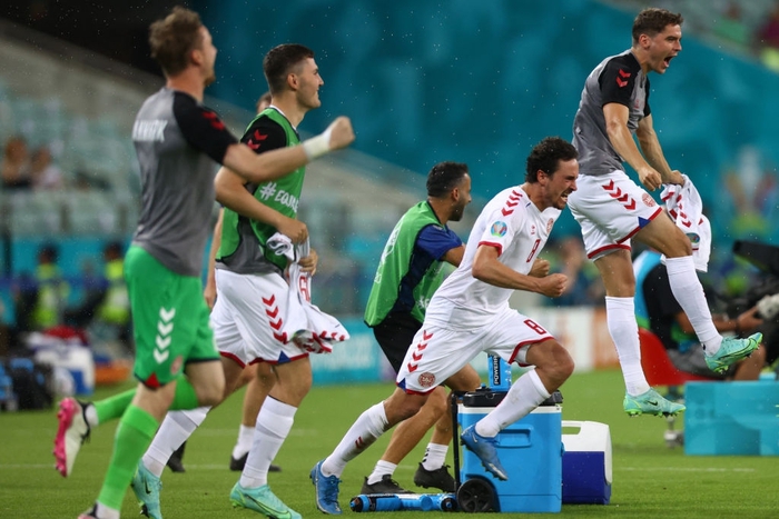 Ảnh: Niềm hạnh phúc vô bờ của các cầu thủ Đan Mạch khi giành quyền vào chơi trận bán kết Euro 2020 - Ảnh 7.