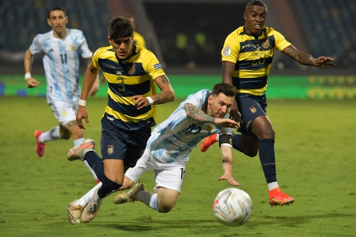 Messi rực sáng đưa Argentina vào bán kết Copa America - Ảnh 5.