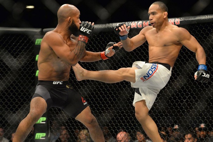 John Dodson suýt mất mạng sau tai nạn xe hơi kinh hoàng, buộc phải tạm dừng thi đấu - Ảnh 3.