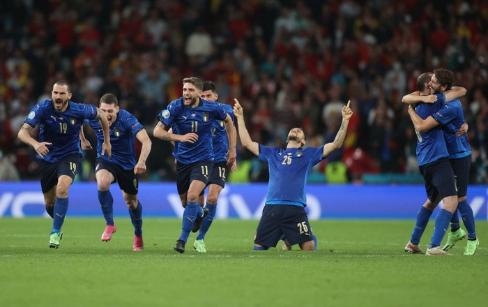 Tuyển Italy ăn mừng cuồng nhiệt sau chiến thắng tại bán kết Euro 2020 - Ảnh 2.