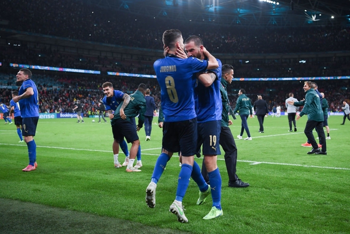 Tuyển Italy ăn mừng cuồng nhiệt sau chiến thắng tại bán kết Euro 2020 - Ảnh 5.