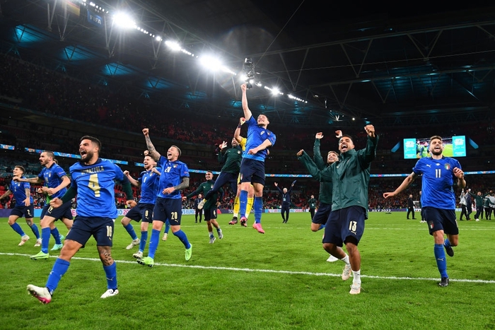 Tuyển Italy ăn mừng cuồng nhiệt sau chiến thắng tại bán kết Euro 2020 - Ảnh 8.