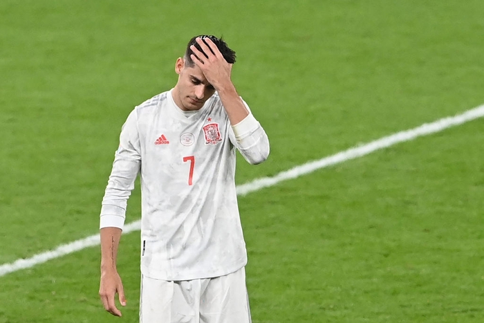 Các cầu thủ Tây Ban Nha bật khóc, lặng đi sau thất bại tại bán kết Euro 2020 - Ảnh 8.