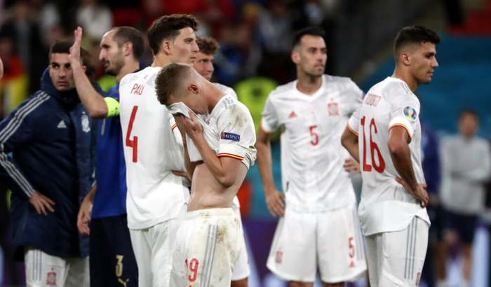 Các cầu thủ Tây Ban Nha bật khóc, lặng đi sau thất bại tại bán kết Euro 2020 - Ảnh 4.