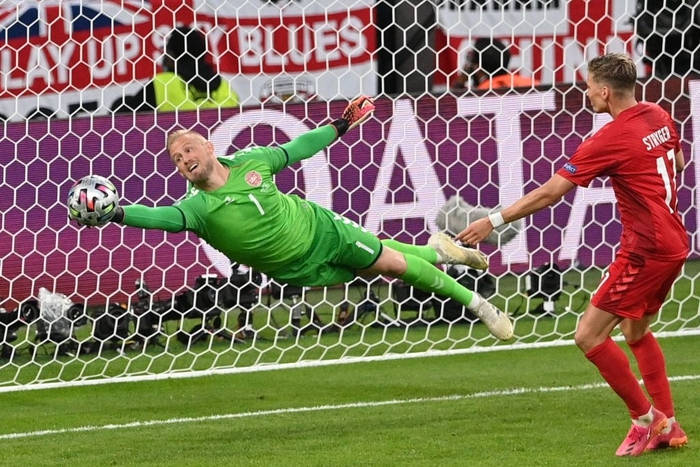 Kasper Schmeichel xứng đáng là thủ thành số 1 tại Euro 2020 - Ảnh 4.