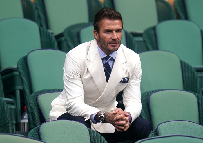 Sau Euro, David Beckham tiếp tục gây náo loạn khi đến xem quần vợt: Vừa xuất hiện đã nổi bần bật, vẻ hút hồn không thể cưỡng - Ảnh 4.