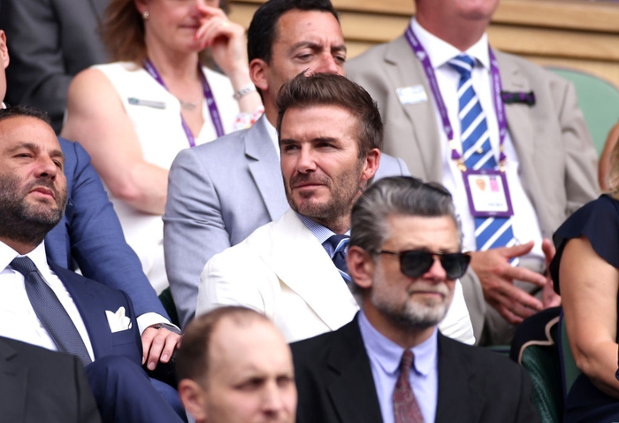 Sau Euro, David Beckham tiếp tục gây náo loạn khi đến xem quần vợt: Vừa xuất hiện đã nổi bần bật, vẻ hút hồn không thể cưỡng - Ảnh 6.