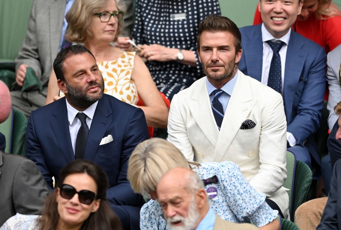 Sau Euro, David Beckham tiếp tục gây náo loạn khi đến xem quần vợt: Vừa xuất hiện đã nổi bần bật, vẻ hút hồn không thể cưỡng - Ảnh 9.