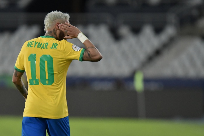 Neymar đòi đấm nhau với cổ động viên &quot;người Argentina nói tiếng Brazil&quot;  - Ảnh 1.