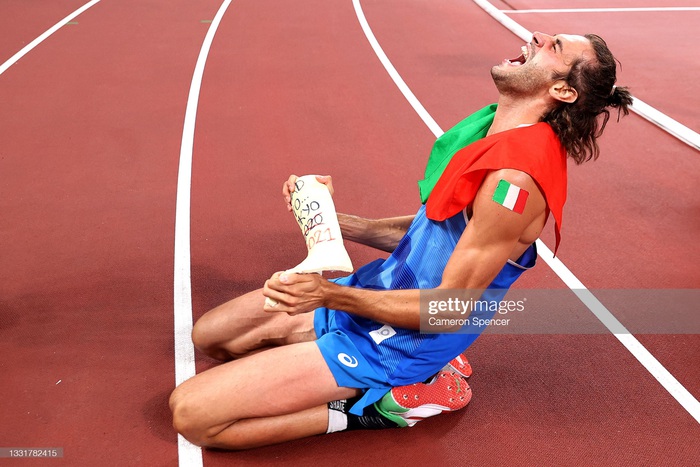 Lãng tử Italy vô địch nhảy 3 bước Olympic Tokyo cùng linh vật đặc biệt - biểu tượng của sự vươn lên từ tro tàn - Ảnh 13.