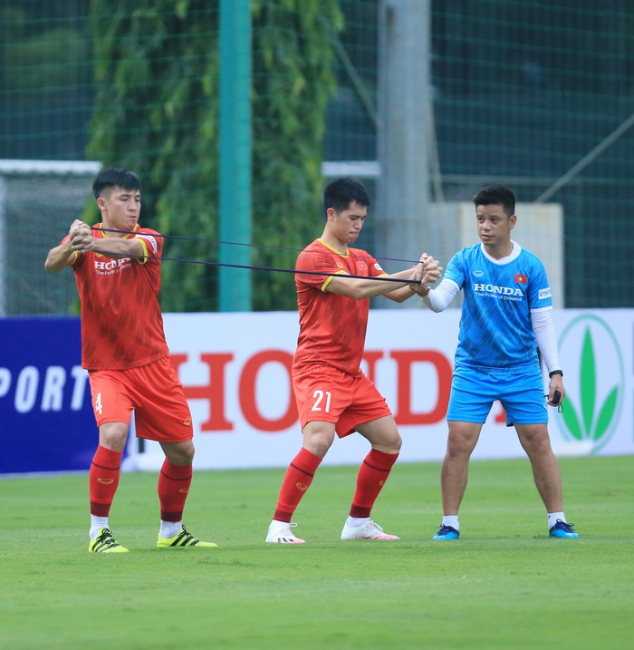 Dàn trợ lý “khủng” đồng hành cùng HLV Park Hang-seo ở vòng loại thứ 3 World Cup 2022 - Ảnh 3.