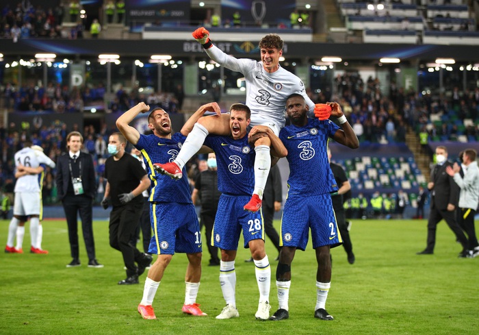 Cầu thủ Chelsea tung hô thủ môn Kepa sau khi giành danh hiệu Siêu cúp Châu Âu - Ảnh 5.