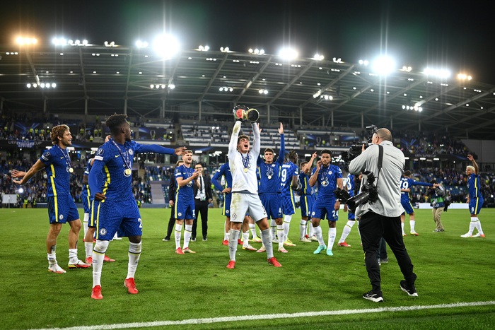 Cầu thủ Chelsea tung hô thủ môn Kepa sau khi giành danh hiệu Siêu cúp Châu Âu - Ảnh 10.