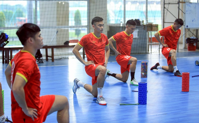 Ngày đầu tập luyện của tuyển futsal Việt Nam tại thủ đô - Ảnh 3.