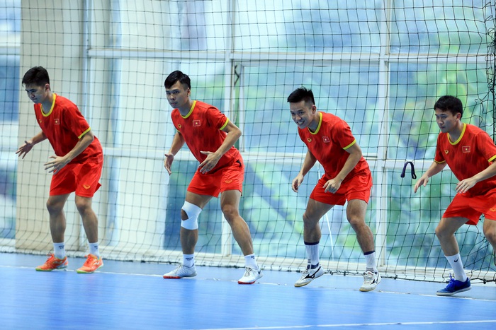 Ngày đầu tập luyện của tuyển futsal Việt Nam tại thủ đô - Ảnh 2.