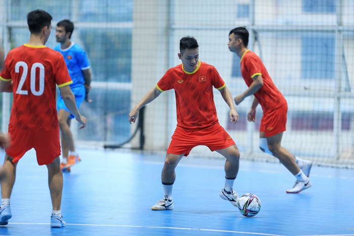 Ngày đầu tập luyện của tuyển futsal Việt Nam tại thủ đô - Ảnh 5.