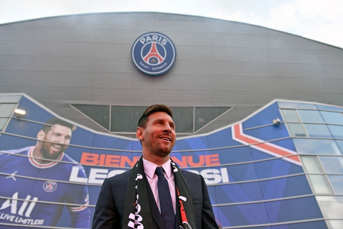 Lionel Messi cập bến Paris Saint-Germain sau 17 năm khoác áo Barcelona