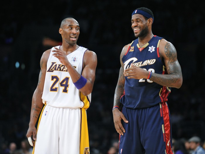 LeBron James suýt chút nữa phá hỏng ngày vui của Kobe Bryant bằng cú điện thoại tới Metta World Peace - Ảnh 1.