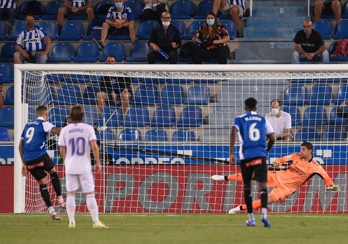 Benzema lập cú đúp, Real Madrid thắng dễ Alaves 4-1 trong ngày khai màn La Liga - Ảnh 7.