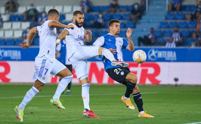 Benzema lập cú đúp, Real Madrid thắng dễ Alaves 4-1 trong ngày khai màn La Liga - Ảnh 4.