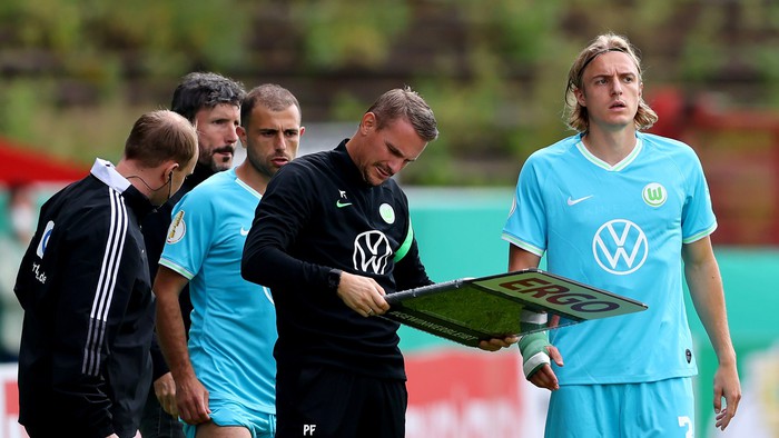 Wolfsburg bị loại tức tưởi vì...thay người quá lố - Ảnh 1.