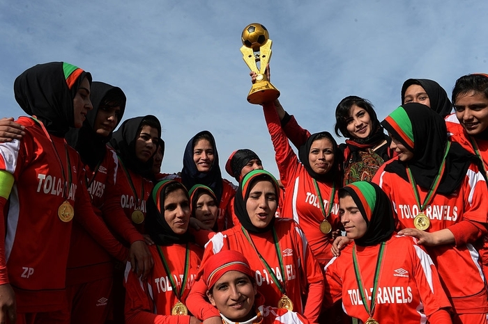 Nữ cầu thủ Afghanistan trốn chạy, rơi nước mắt cầu cứu trong tuyệt vọng - Ảnh 1.