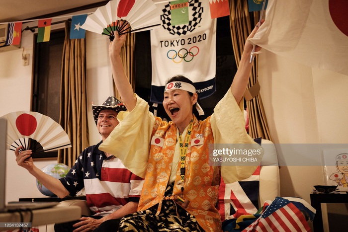 Siêu fan Nhật Bản 30 năm dự không sót kỳ Olympic nào quyết tâm biến nhà thành &quot;nhà thi đấu&quot; - Ảnh 10.