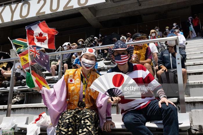 Siêu fan Nhật Bản 30 năm dự không sót kỳ Olympic nào quyết tâm biến nhà thành &quot;nhà thi đấu&quot; - Ảnh 4.