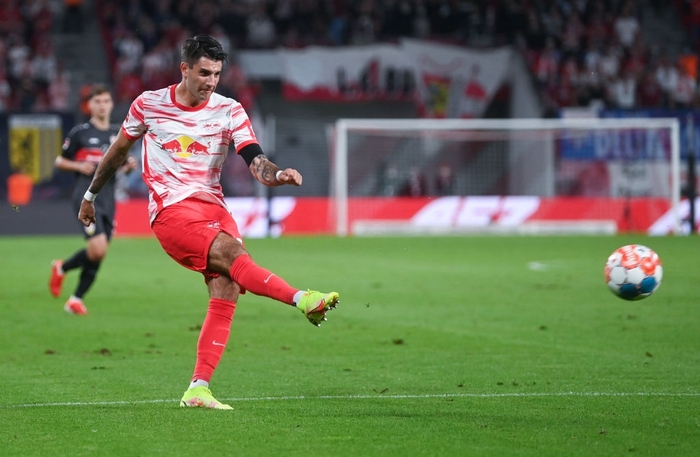 Trận đấu điên rồ ở Bundesliga: 3/4 bàn là siêu phẩm, bàn thứ 3 được ghi trong 15 giây - Ảnh 2.