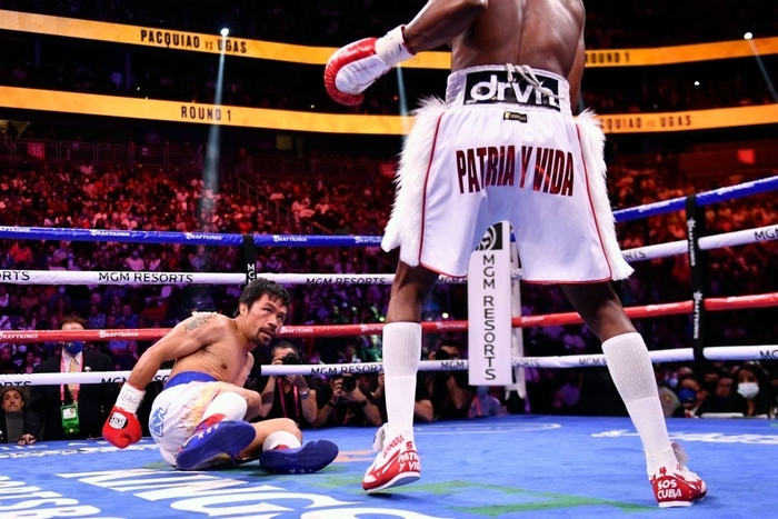 Tụt thể lực khi thi đấu ở tuổi 42, huyền thoại boxing Manny Pacquiao để thua trong trận tranh đai thế giới - Ảnh 2.