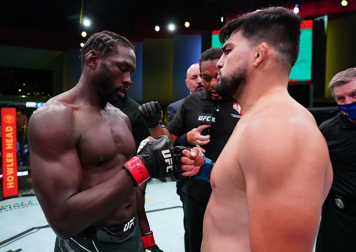 Jared Cannonier đánh bại Kelvin Gastelum bằng điểm số sít sao, thừa nhận muốn thượng đài càng nhiều càng tốt vì &quot;đang hết tiền&quot; - Ảnh 1.