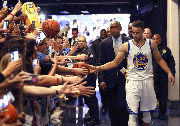 Stephen Curry “câu view” đỉnh nhất NBA, vượt mặt LeBron James và Giannis Antentokounmpo trên sóng truyền hình. - Ảnh 1.