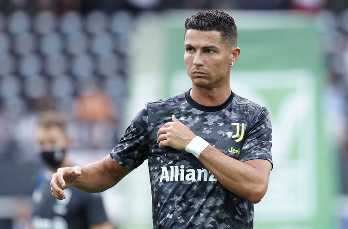 Bị cho vào sân dù cố tình không muốn đá, Ronaldo phải nhận quả đắng ở phút bù giờ - Ảnh 1.