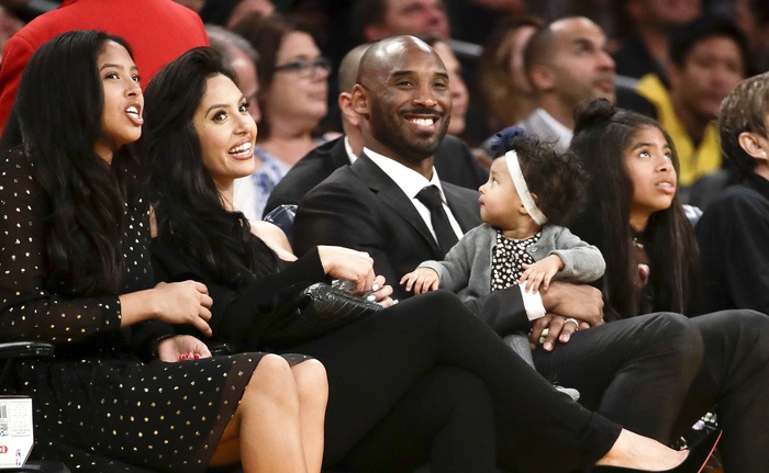 Los Angeles Lakers và mang bất ngờ tới gia đình các em bé sơ sinh trong Ngày Kobe Bryant - Ảnh 4.