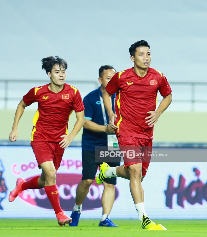 Tuyển Việt Nam chốt 23 cầu thủ đấu Thái Lan tối 26/12: Bùi Tiến Dũng thay Duy Mạnh - Ảnh 1.