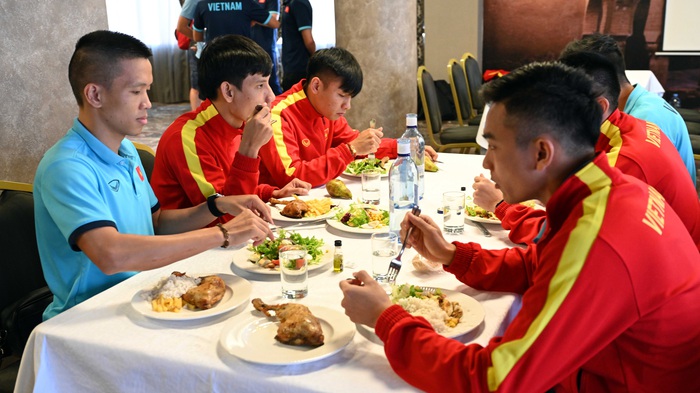 Đội tuyển futsal Việt Nam trong buổi tập đầu tiên tại Tây Ban Nha - Ảnh 3.