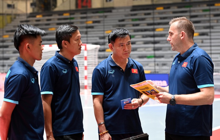 Đội tuyển futsal Việt Nam trong buổi tập đầu tiên tại Tây Ban Nha - Ảnh 10.